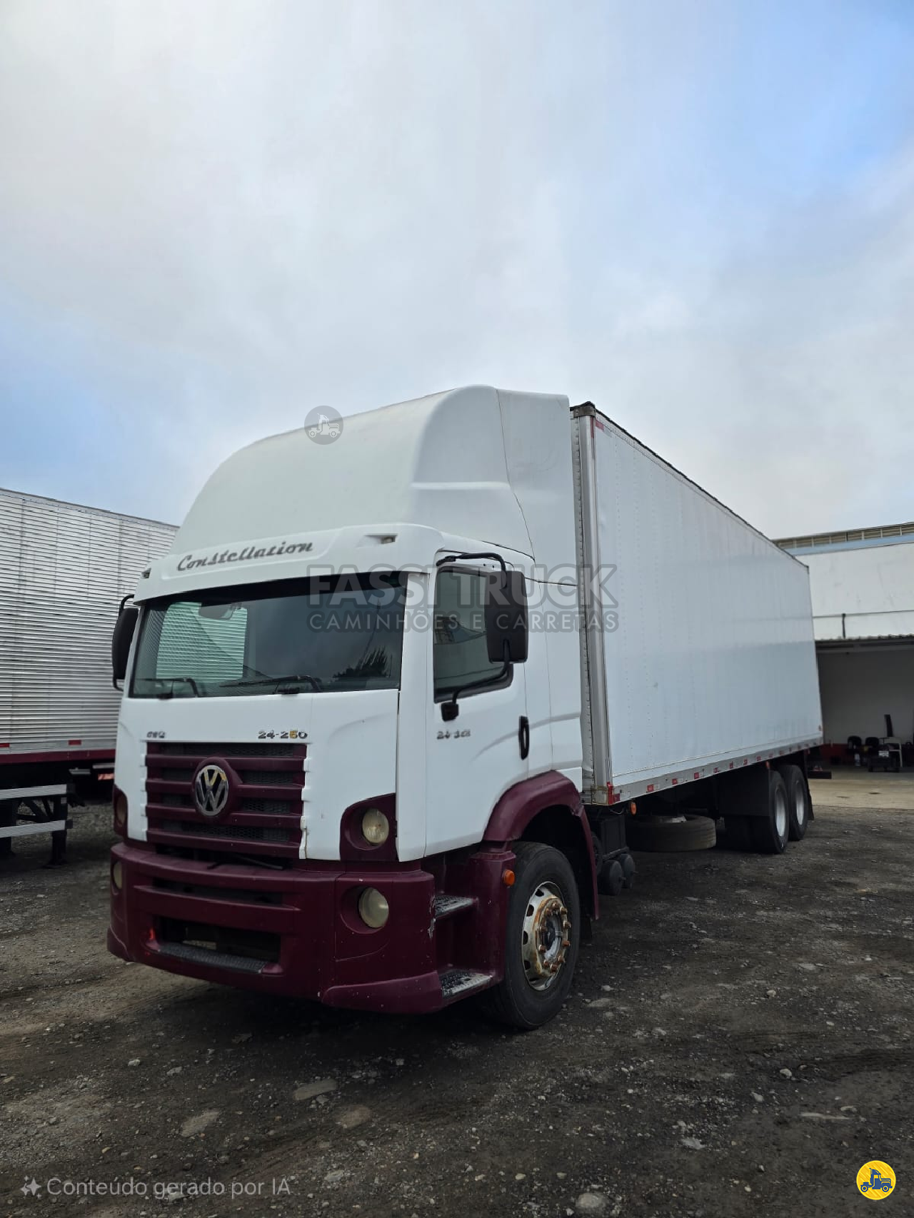 CAMINHAO VOLKSWAGEN VW 24250 Baú Furgão Truck 6x2 FassiTruck SAO PAULO SÃO PAULO SP